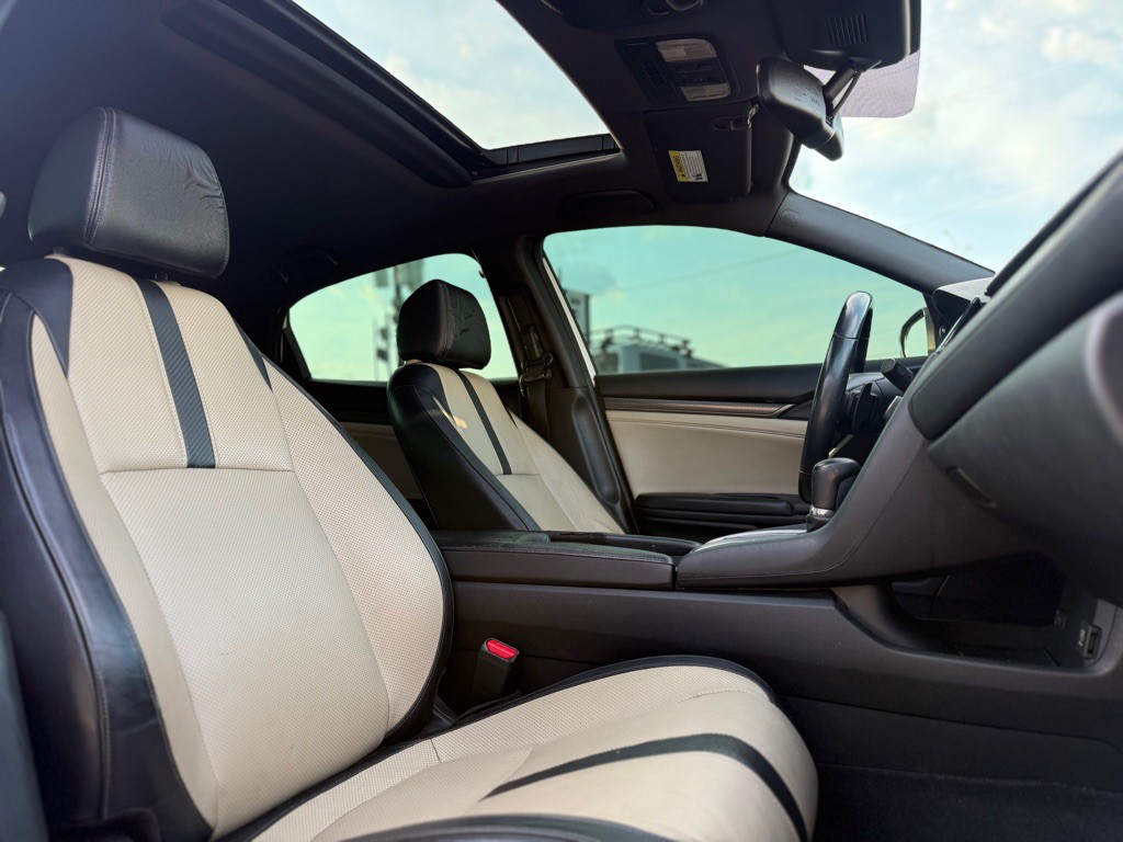 2017 Honda Civic Image 19
