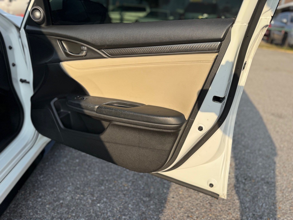 2017 Honda Civic Image 24