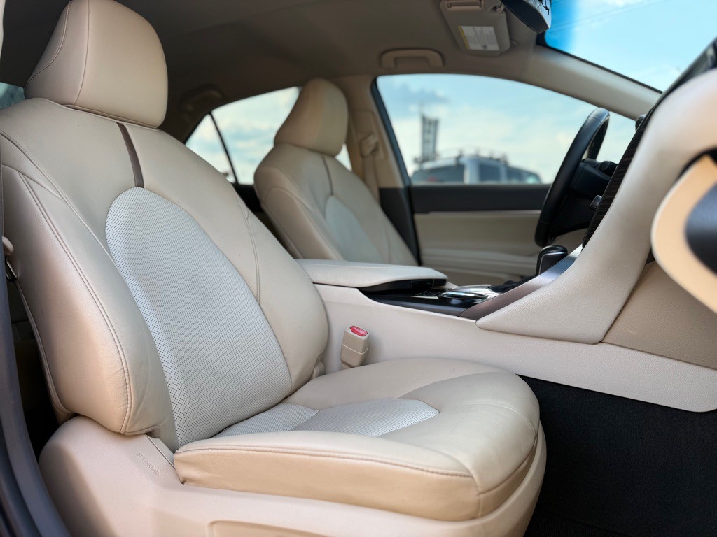 2020 Toyota Camry Image 14