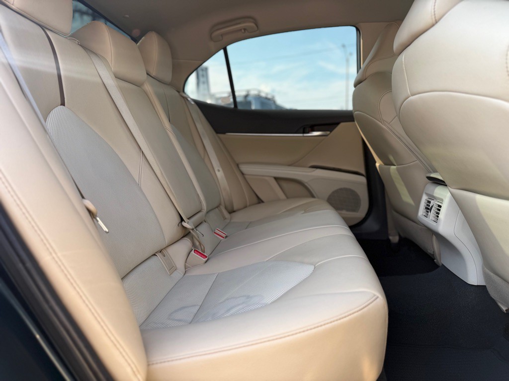 2020 Toyota Camry Image 16