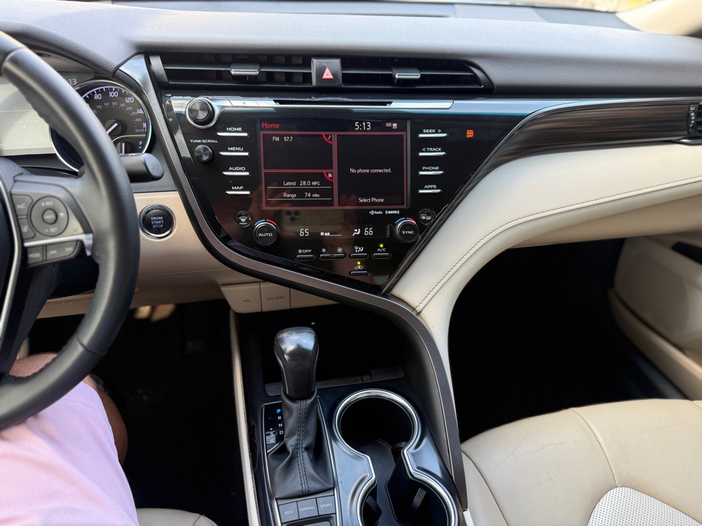 2020 Toyota Camry Image 19