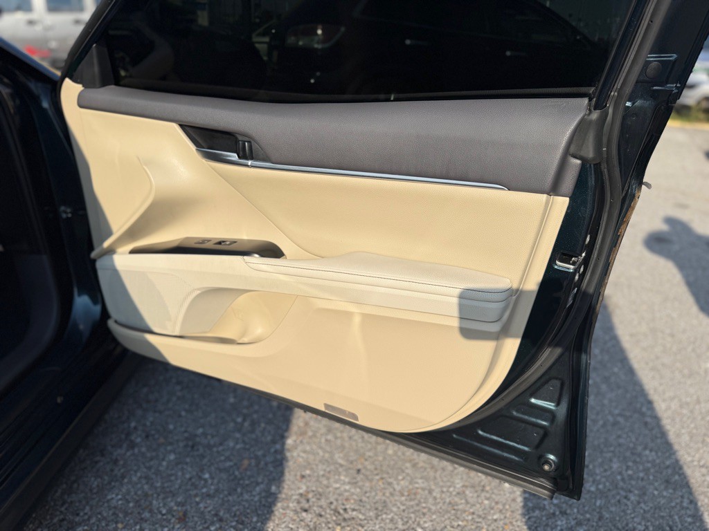 2020 Toyota Camry Image 21