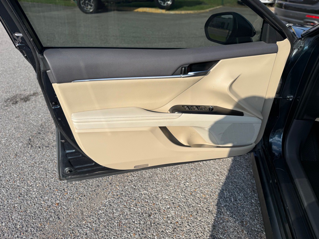 2020 Toyota Camry Image 23