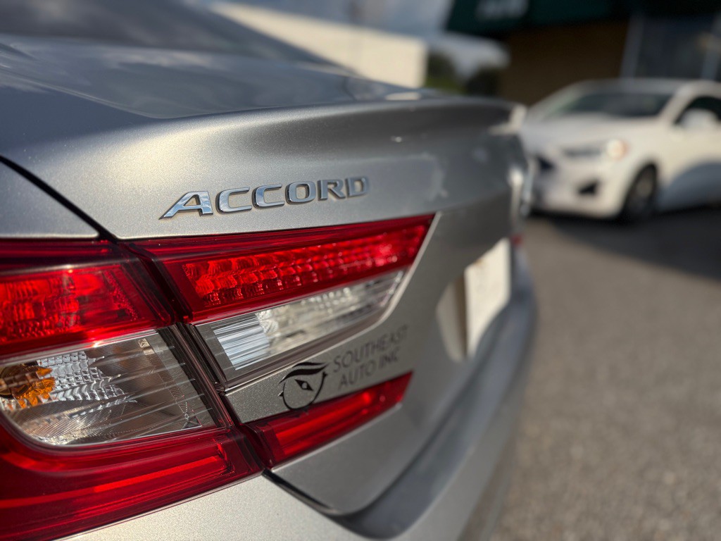 2018 Honda Accord Image 9