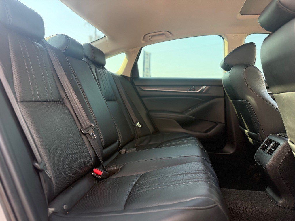 2018 Honda Accord Image 16
