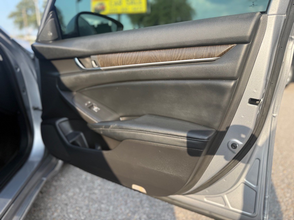 2018 Honda Accord Image 19