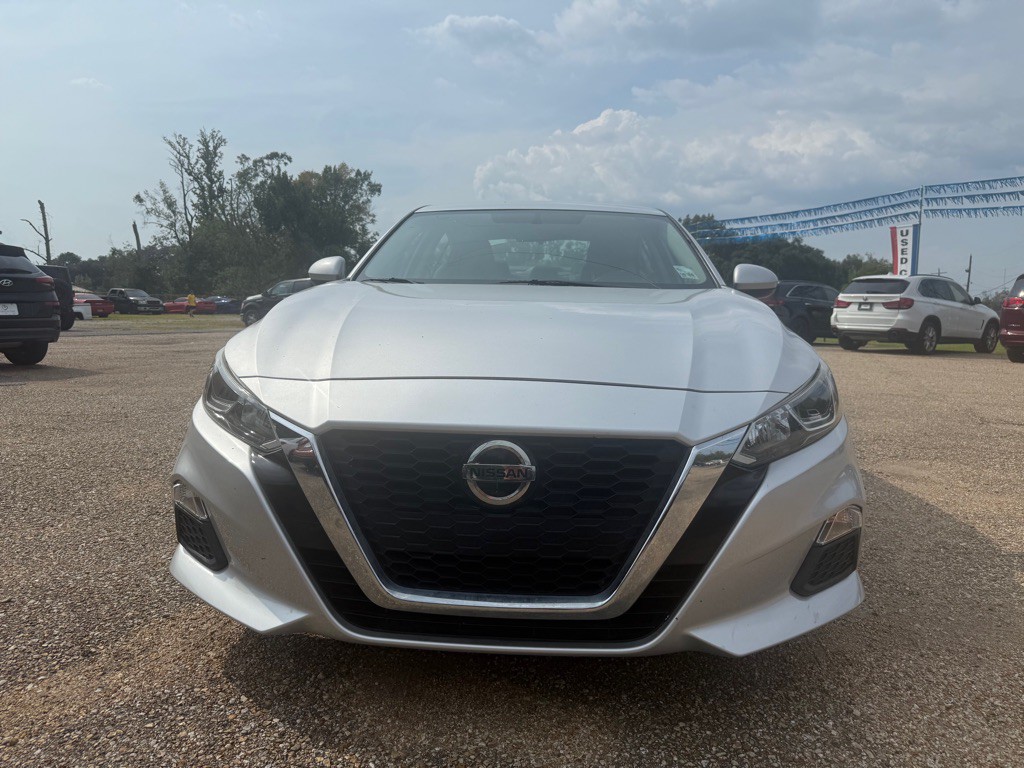 2020 Nissan Altima Image 2