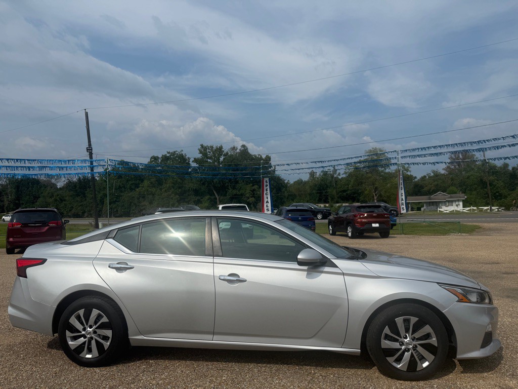 2020 Nissan Altima Image 4