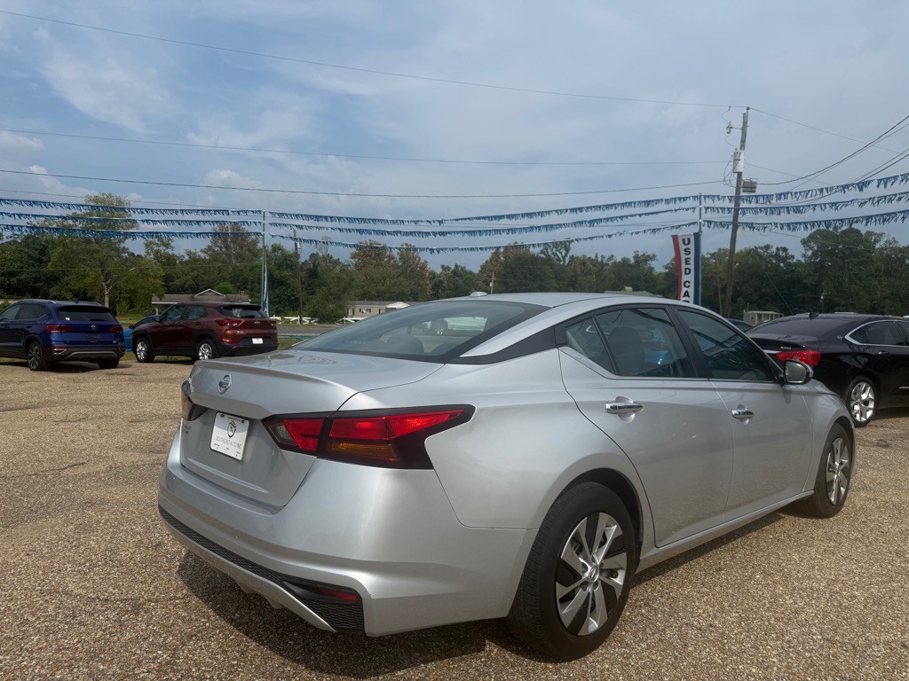 2020 Nissan Altima Image 5