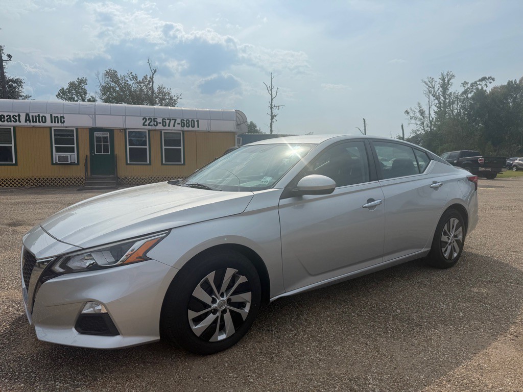 2020 Nissan Altima Image 8