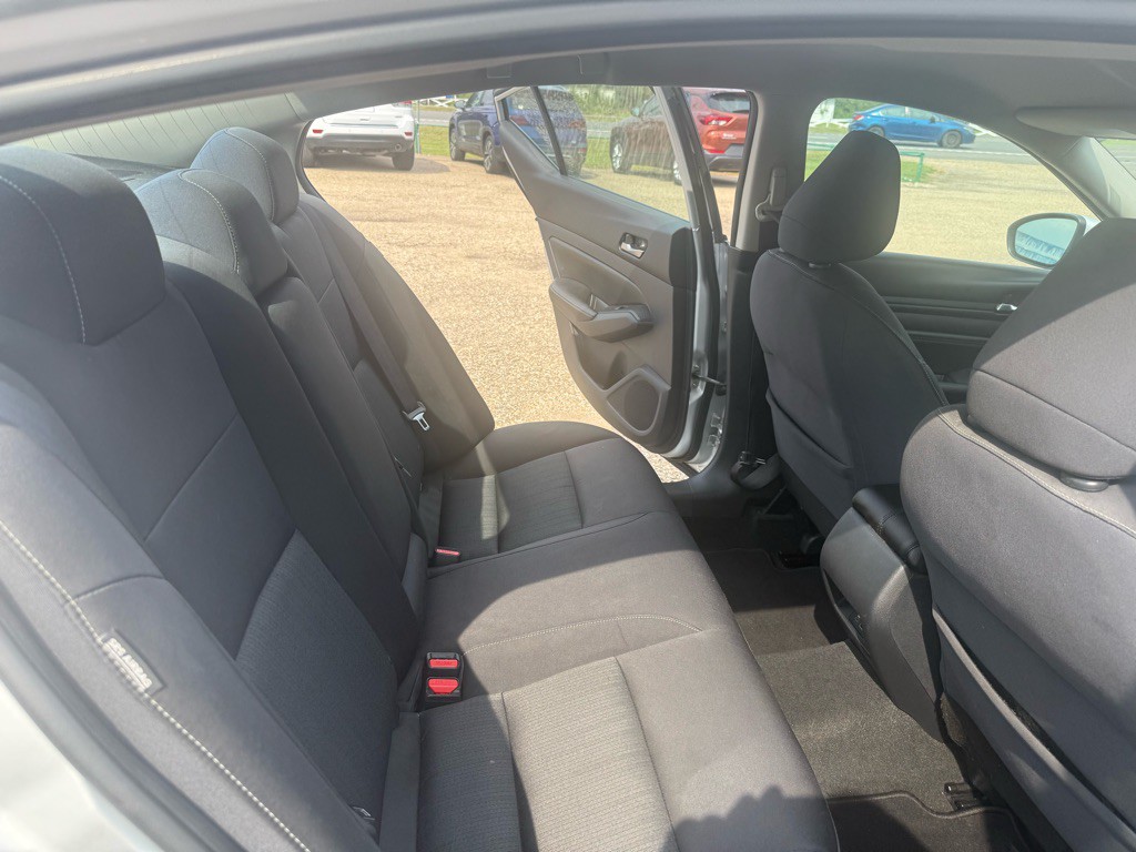 2020 Nissan Altima Image 9