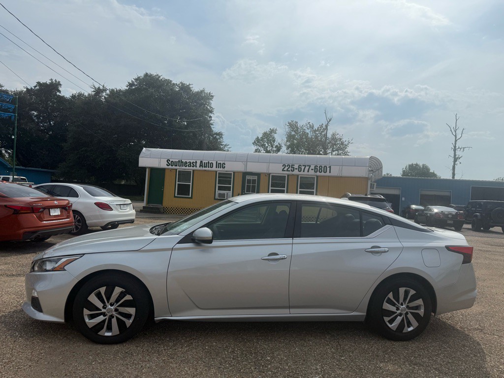 2020 Nissan Altima Image 15