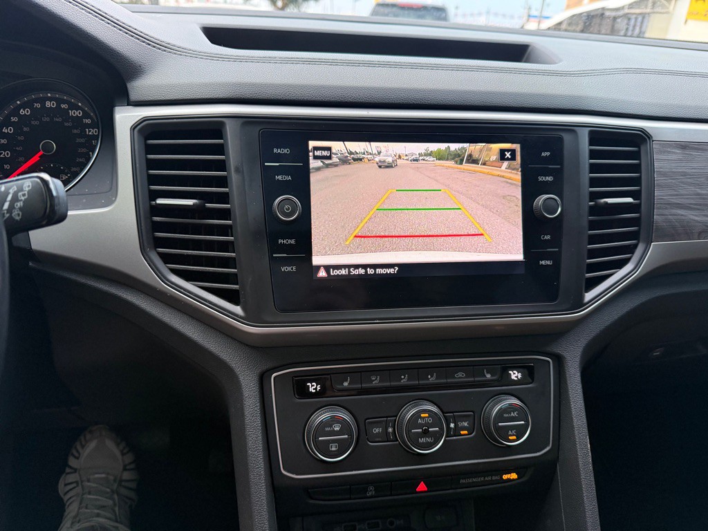 2020 Volkswagen Atlas Cross Sport Image 24