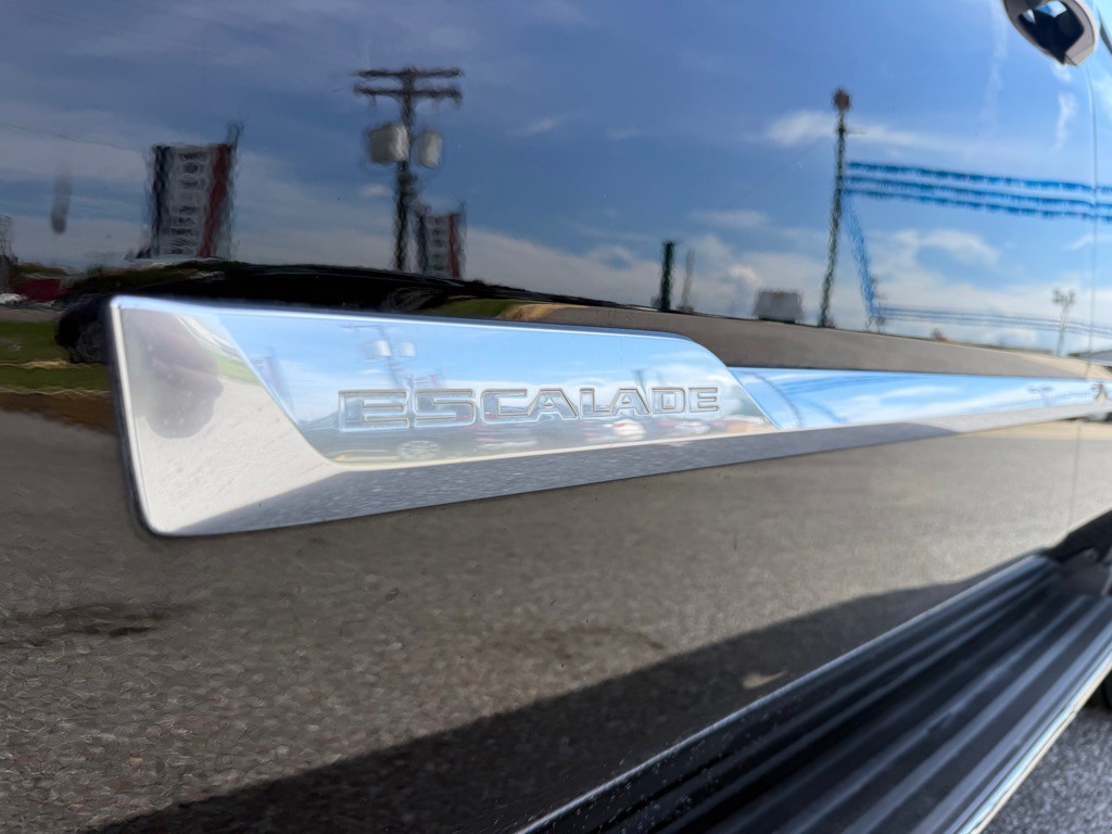 2016 Cadillac Escalade Image 9