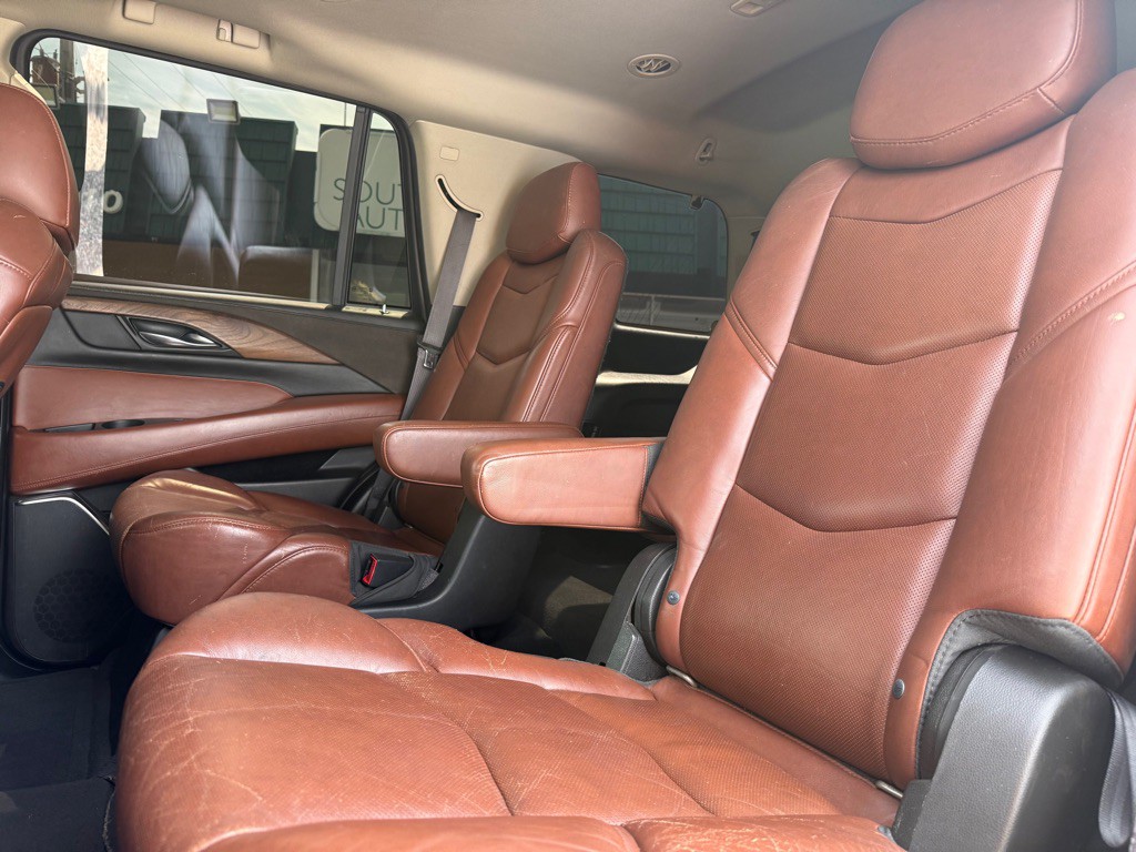 2016 Cadillac Escalade Image 13