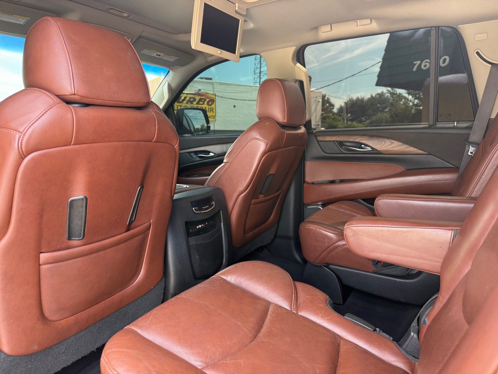 2016 Cadillac Escalade Image 14