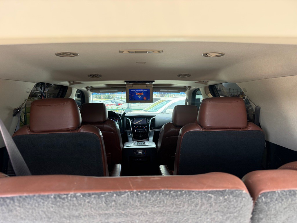 2016 Cadillac Escalade Image 16