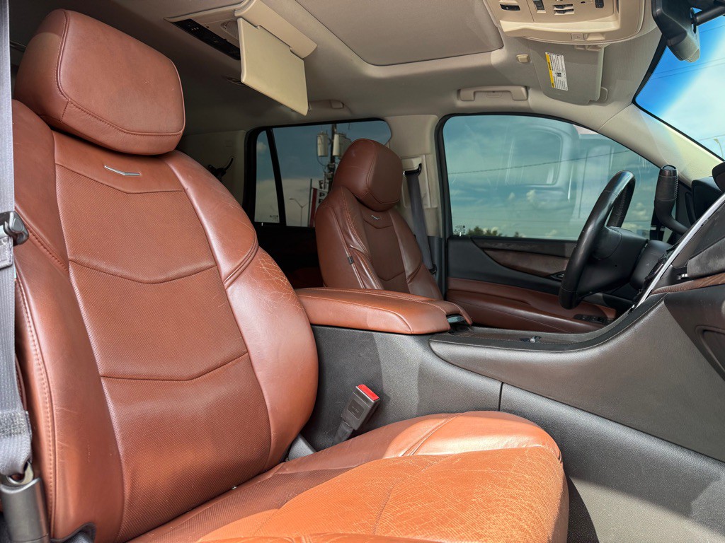2016 Cadillac Escalade Image 17