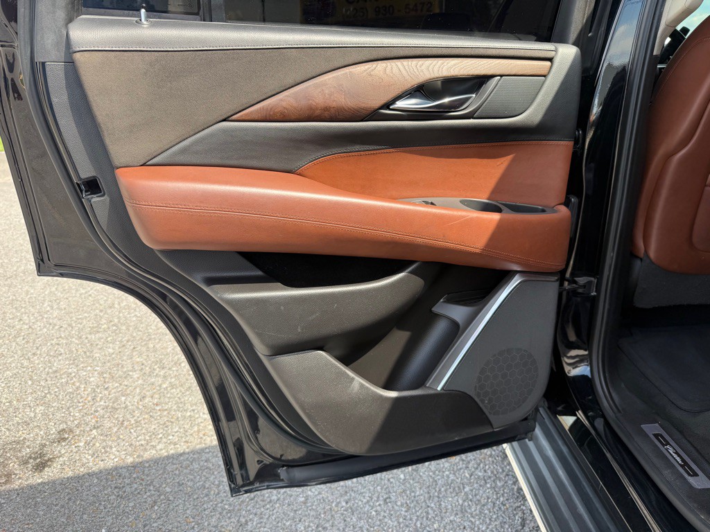 2016 Cadillac Escalade Image 25