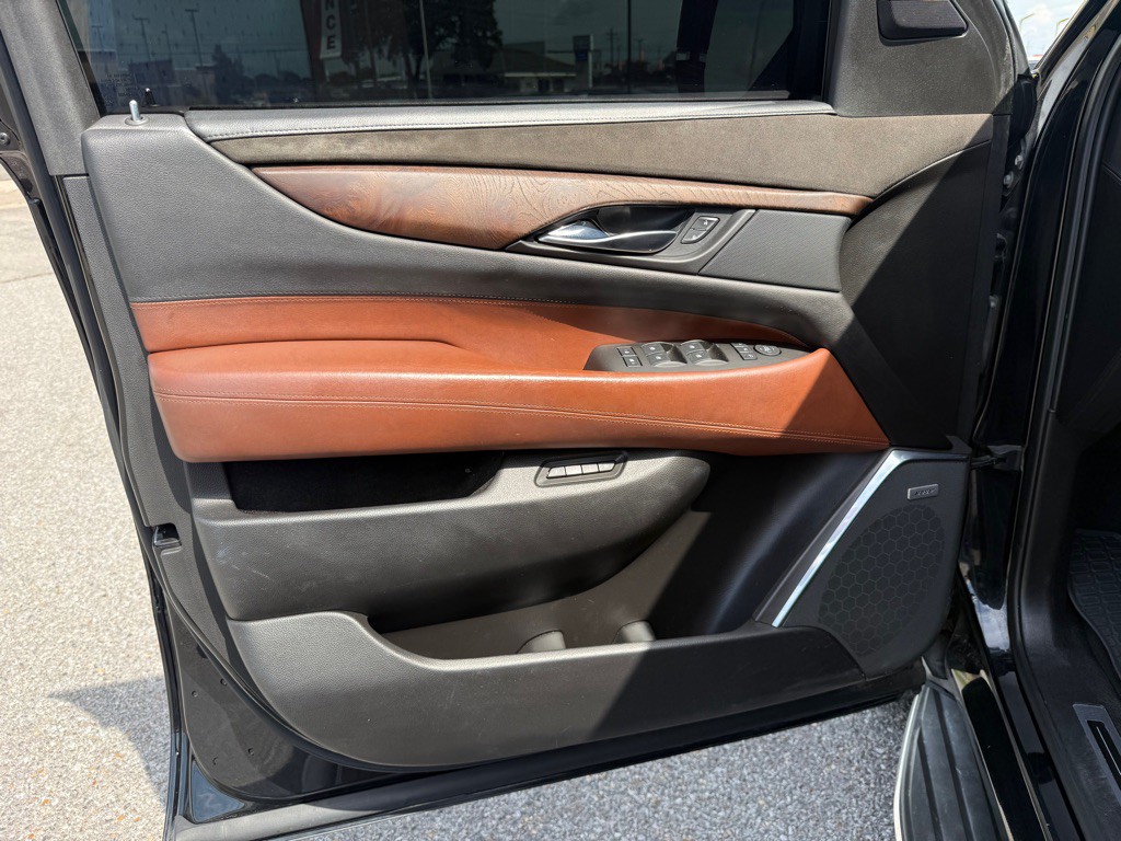 2016 Cadillac Escalade Image 26