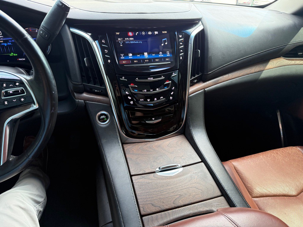 2016 Cadillac Escalade Image 27