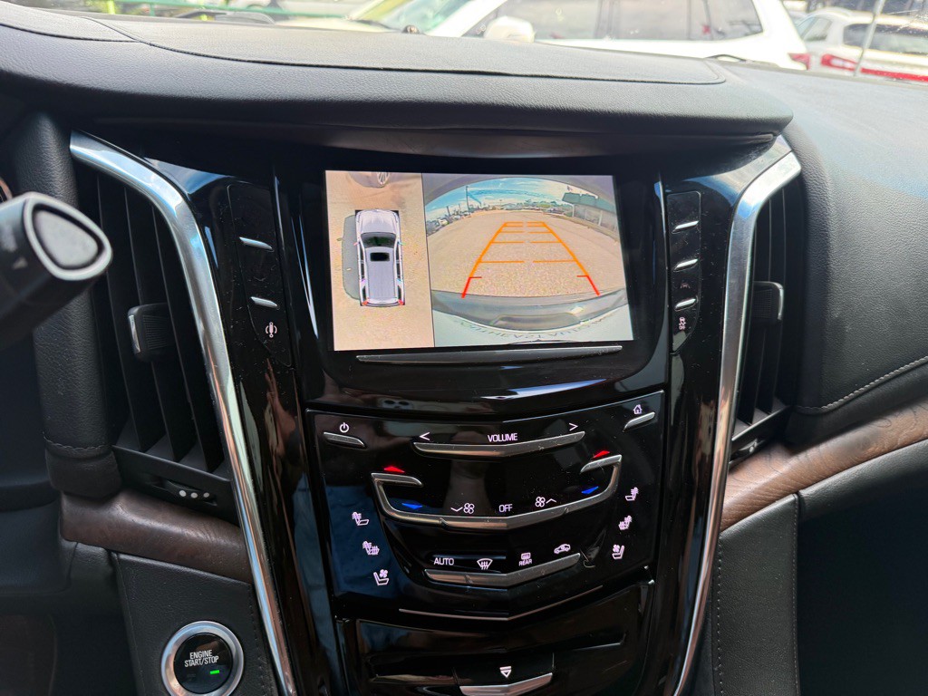 2016 Cadillac Escalade Image 29