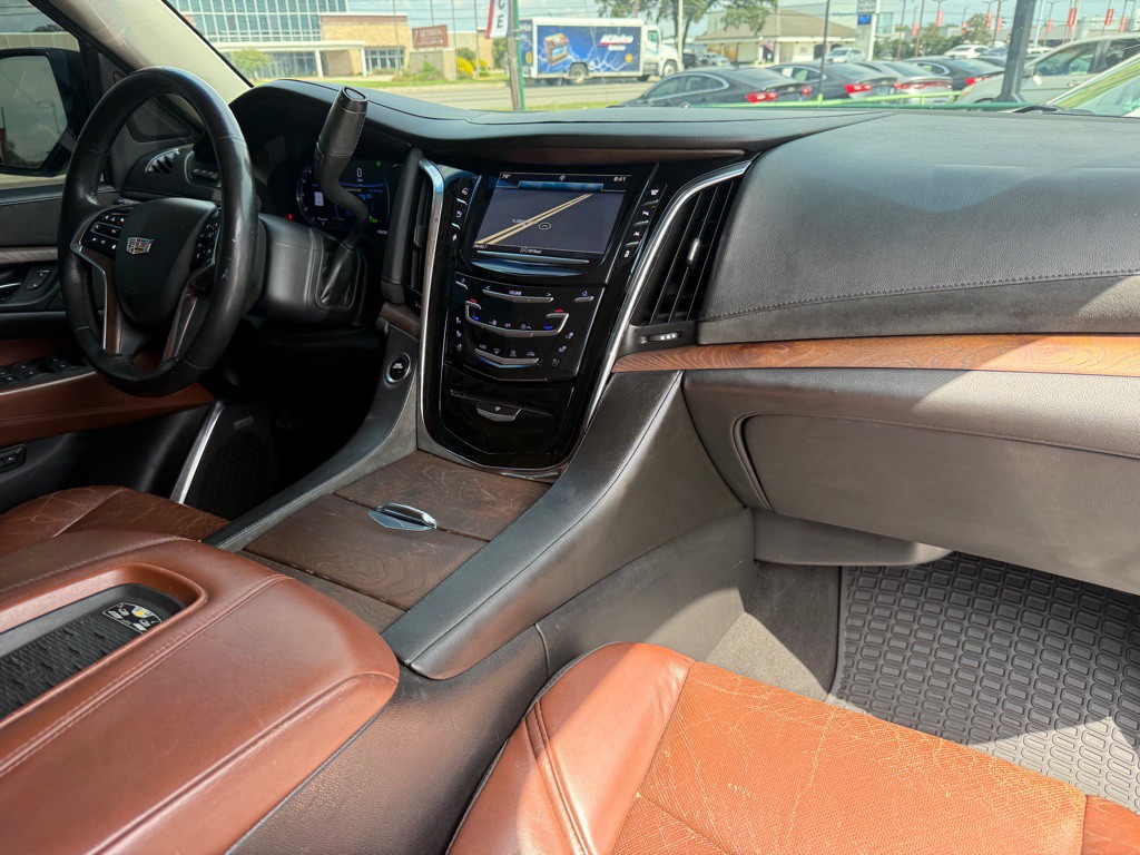2016 Cadillac Escalade Image 17