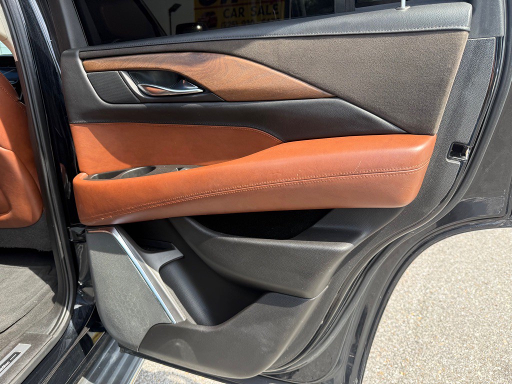2016 Cadillac Escalade Image 22