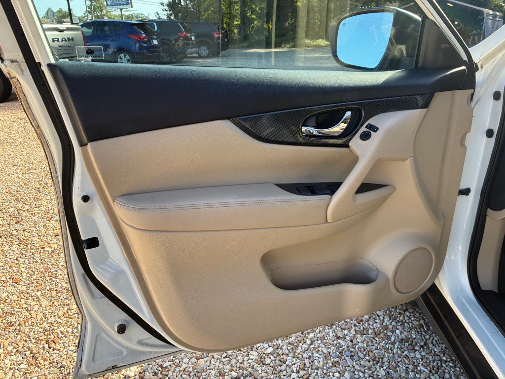 2016 Nissan Rogue Image 10