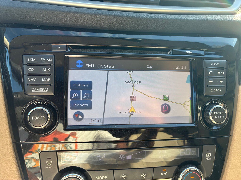 2016 Nissan Rogue Image 11