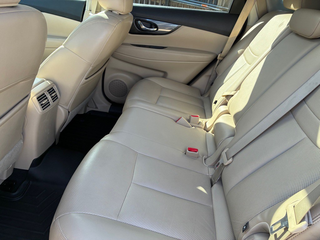 2016 Nissan Rogue Image 17