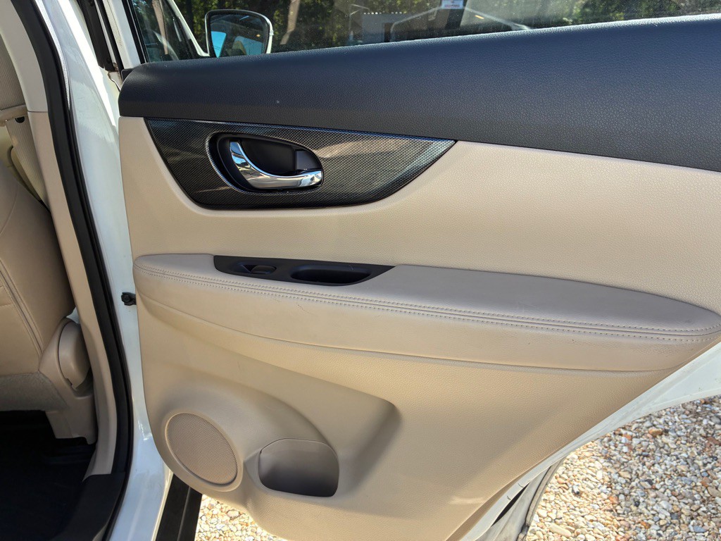 2016 Nissan Rogue Image 22