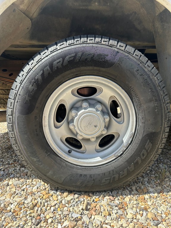 2001 Ford F-250 Image 9