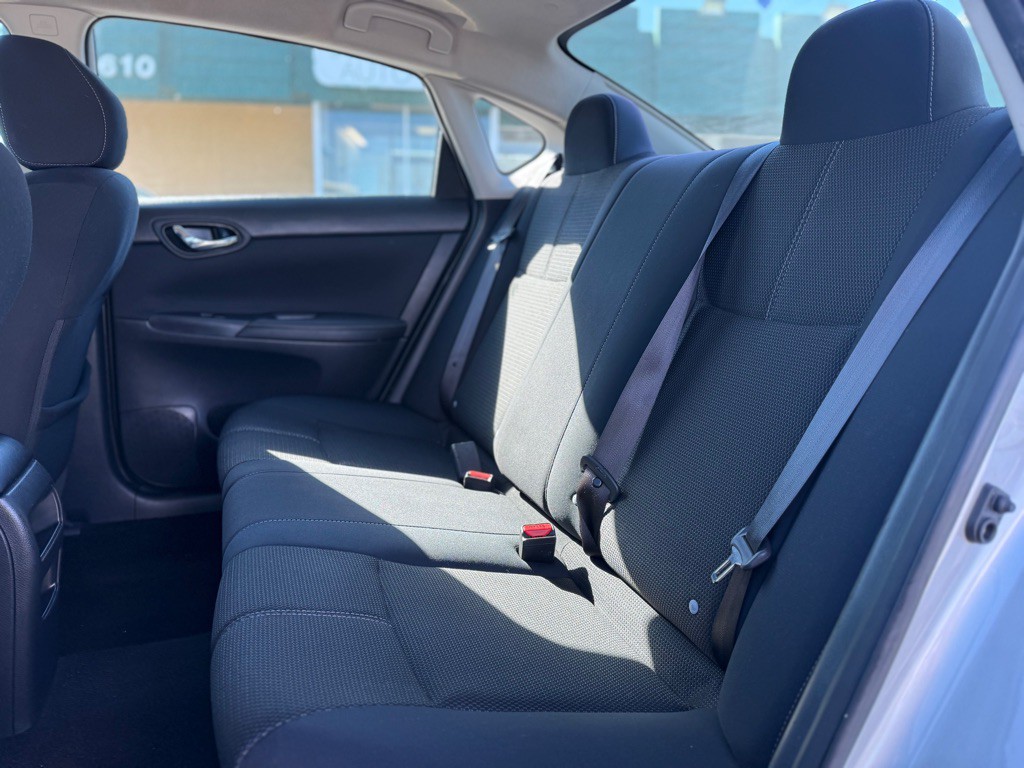 2016 Nissan Sentra Image 11