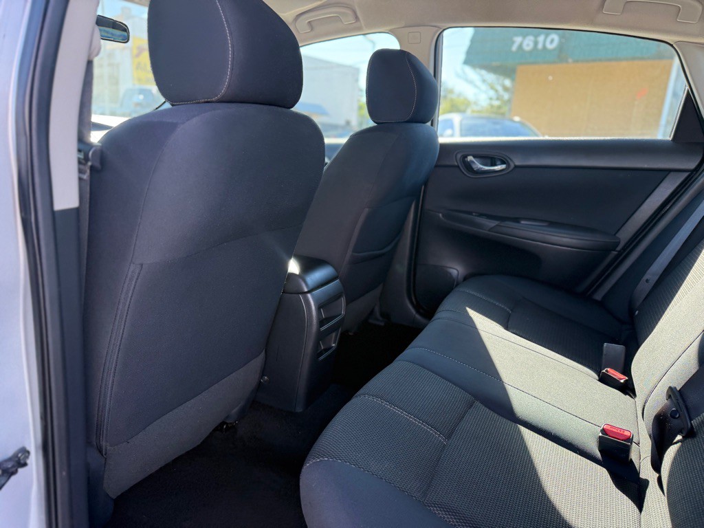 2016 Nissan Sentra Image 12