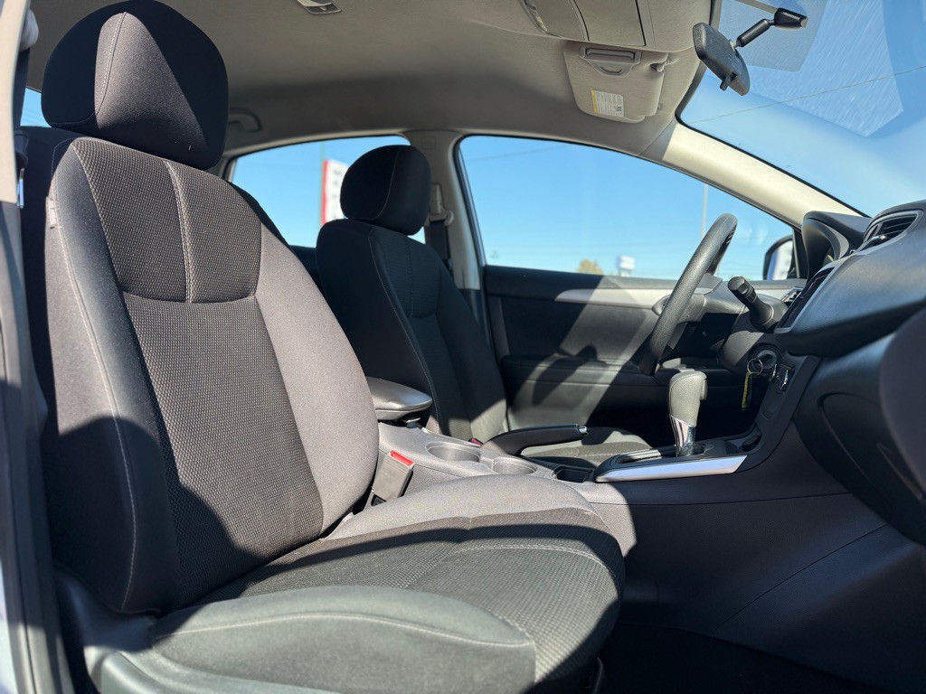 2016 Nissan Sentra Image 13