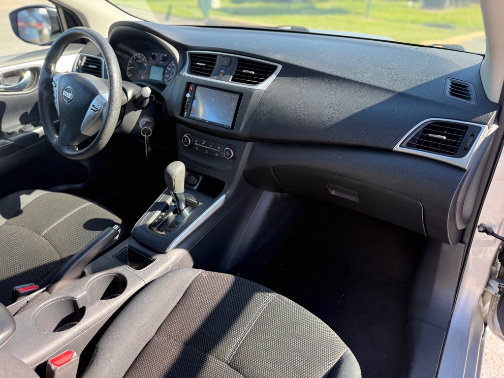 2016 Nissan Sentra Image 14
