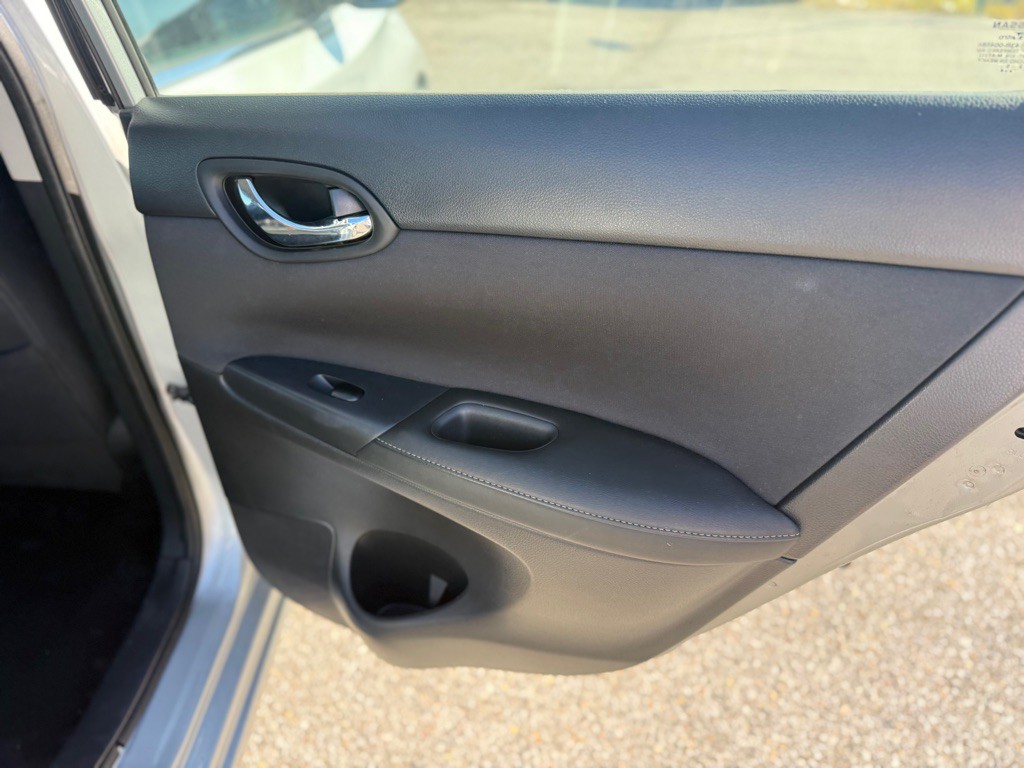 2016 Nissan Sentra Image 19