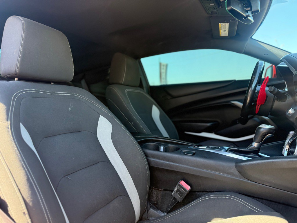 2017 Chevrolet Camaro Image 12