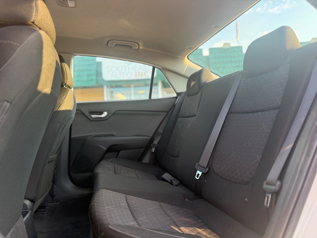 2021 Kia Rio Image 7