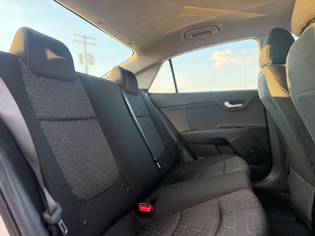 2021 Kia Rio Image 11