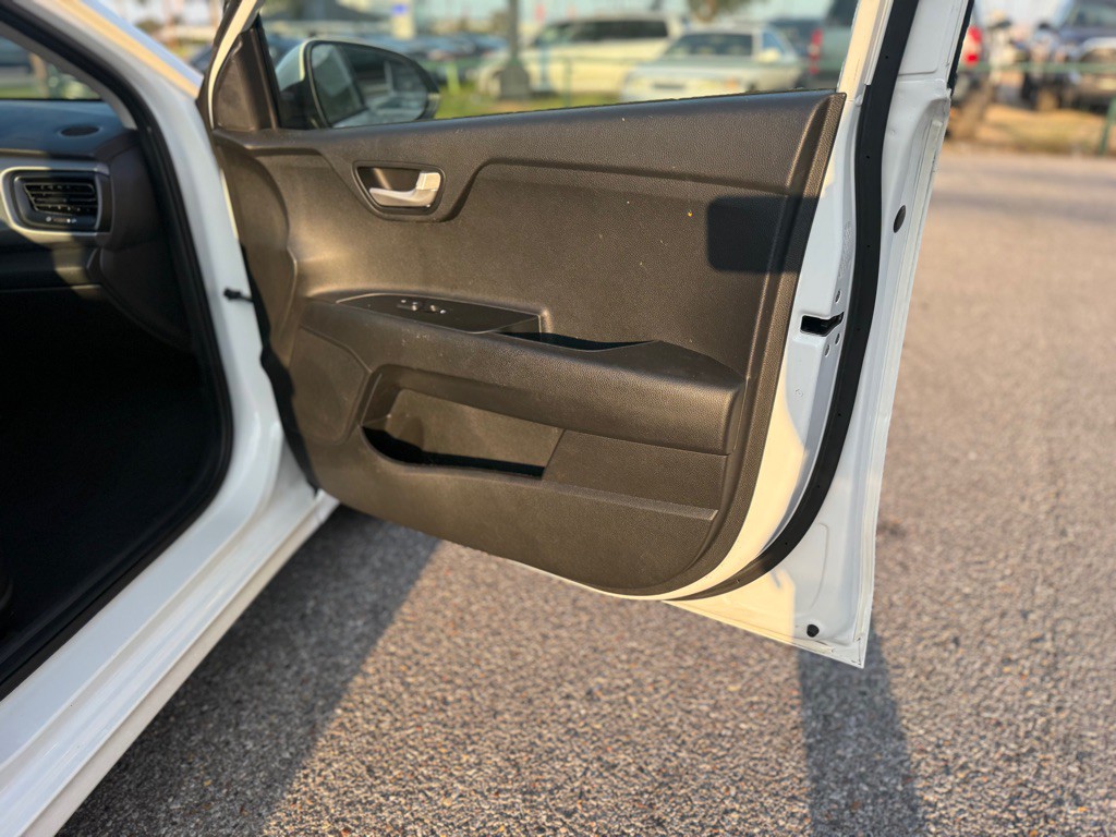 2021 Kia Rio Image 20