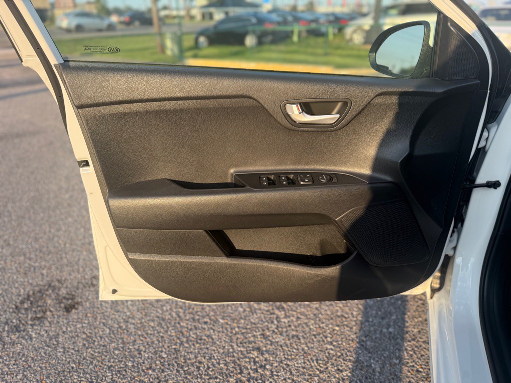 2021 Kia Rio Image 22