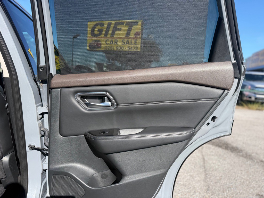 2021 Nissan Rogue Image 18