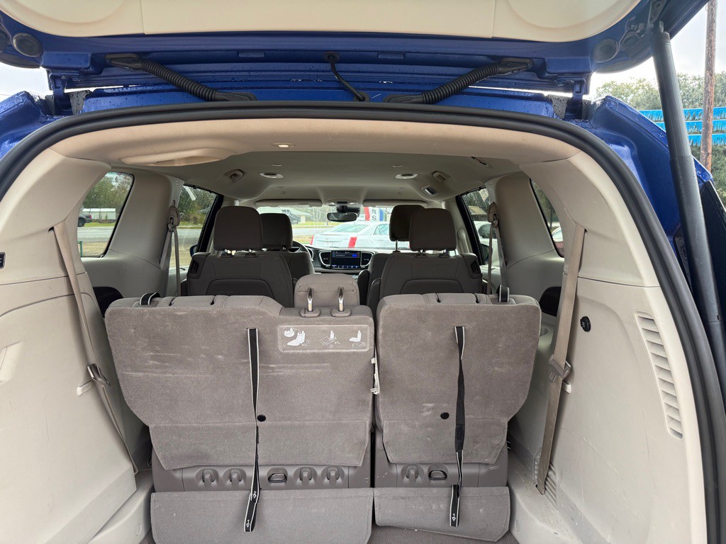 2021 Chrysler Pacifica Image 8