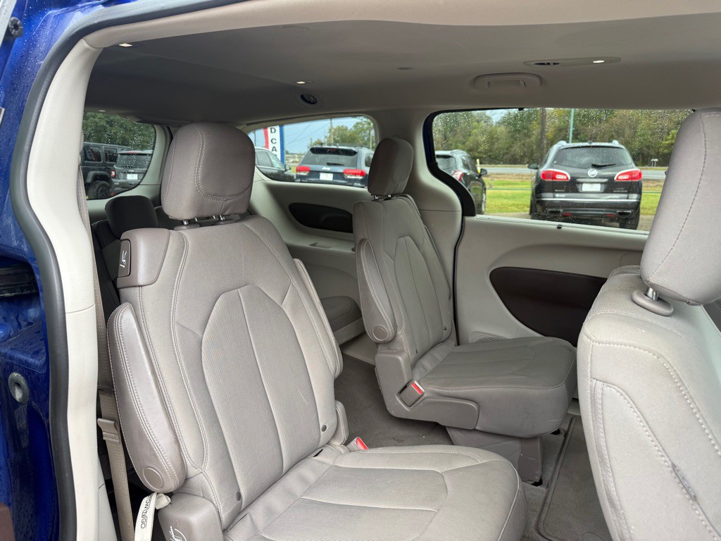 2021 Chrysler Pacifica Image 11