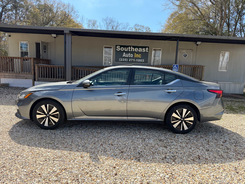 2022 Nissan Altima Image 2