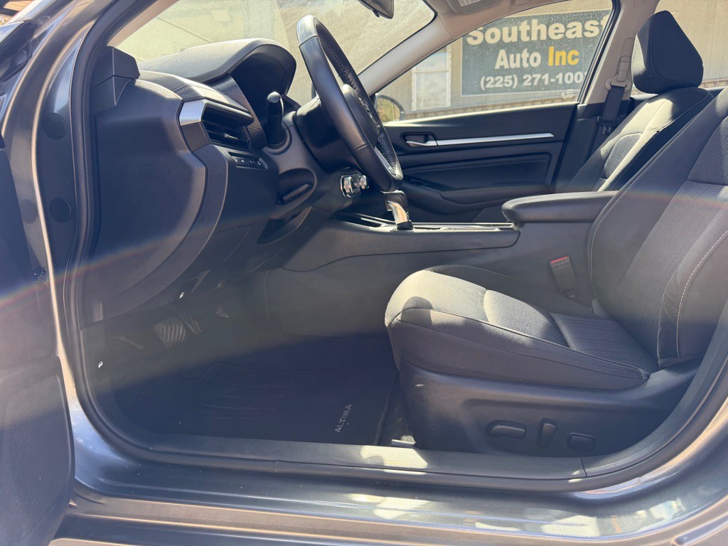 2022 Nissan Altima Image 9