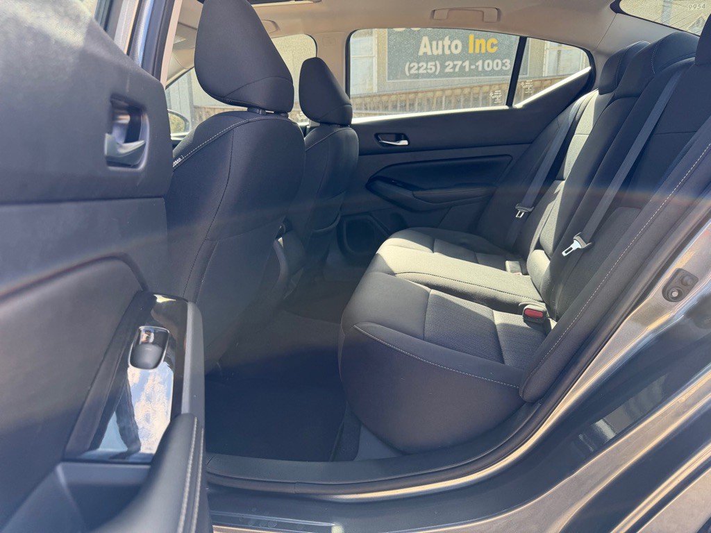 2022 Nissan Altima Image 10