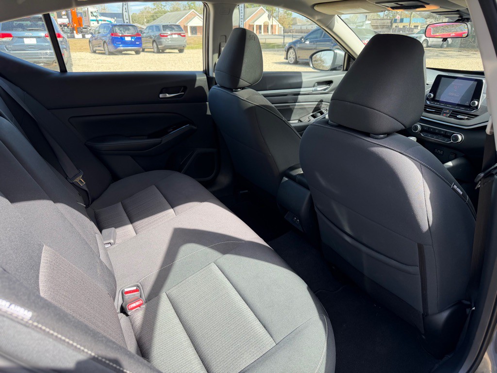 2022 Nissan Altima Image 11